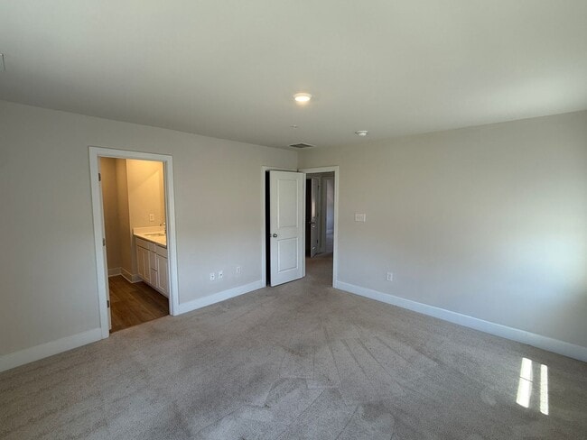 Building Photo - 1670 Lake Placid Dr