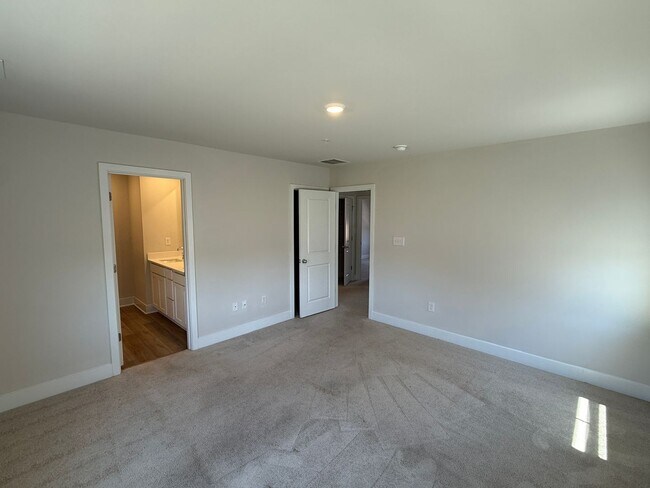 Building Photo - Like-New 4BR Home with Garage & Amenities in Lakeside at Trappe