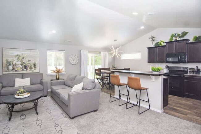 Building Photo - 2023 E Elm Grove Dr