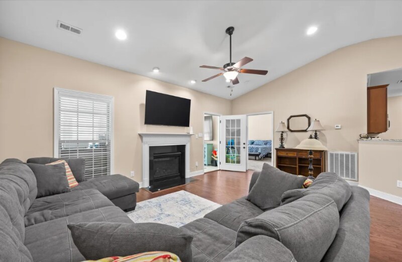 Building Photo - 6125 E McMillan Creek Dr