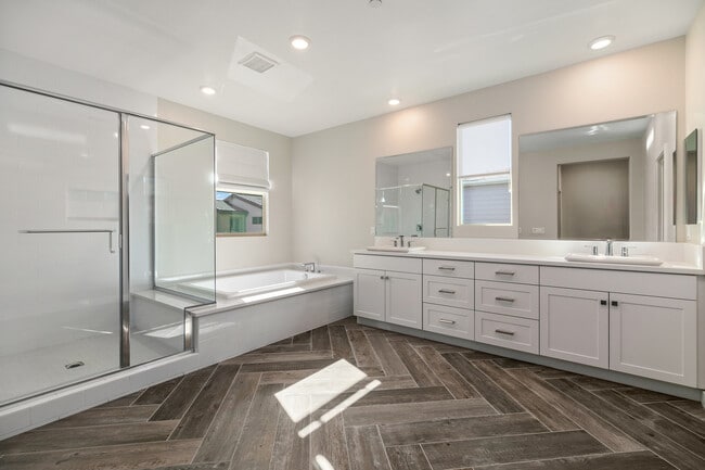 Building Photo - 590 Catalonia