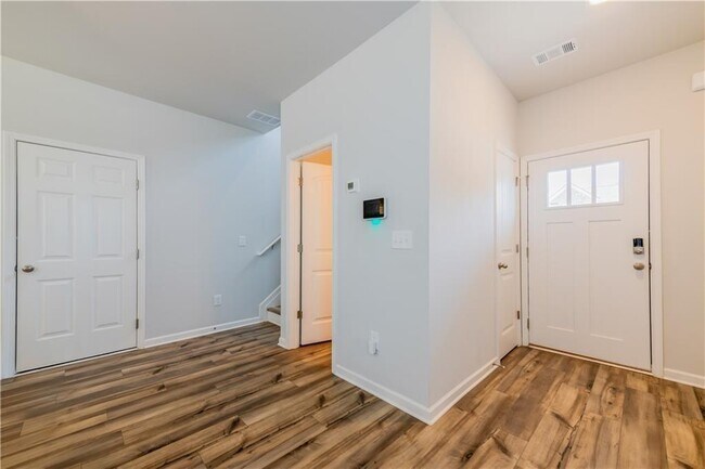 Building Photo - 4700 Blake Lp