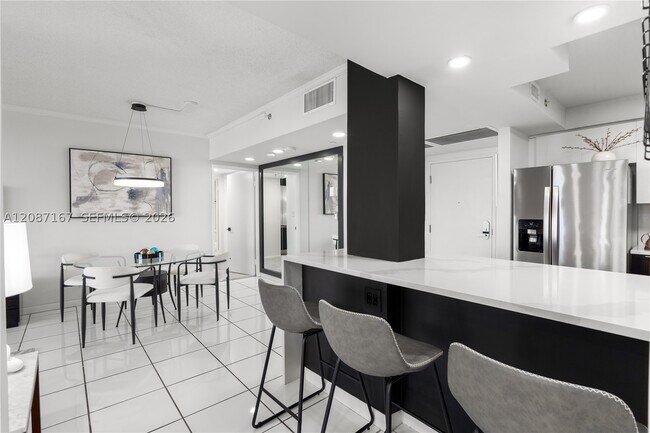 Building Photo - 2301 Collins Ave