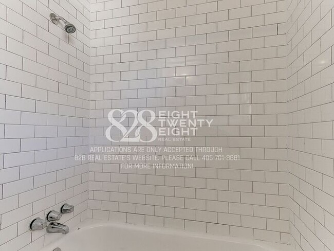 Building Photo - 3 Bed/1 Bath Single Family Home Available Now! Within 5 miles of TAFB!