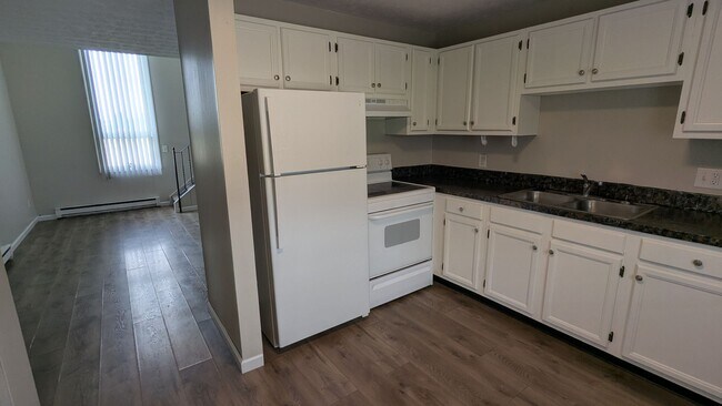 Building Photo - MN Cedar Village (785)