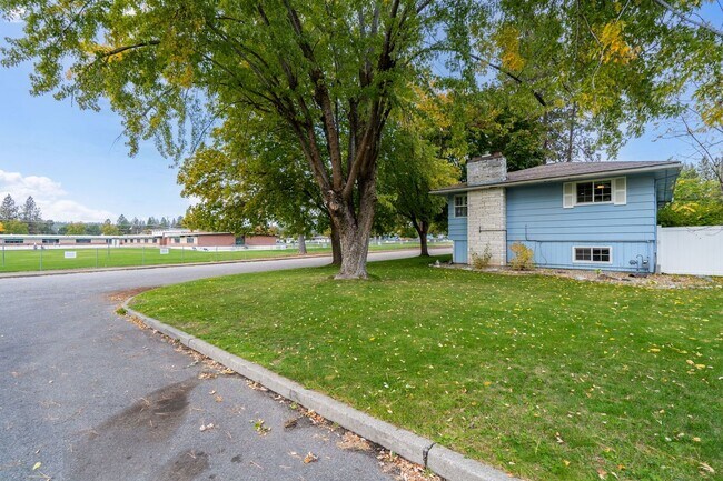 Building Photo - 1625 S Glenn Rd