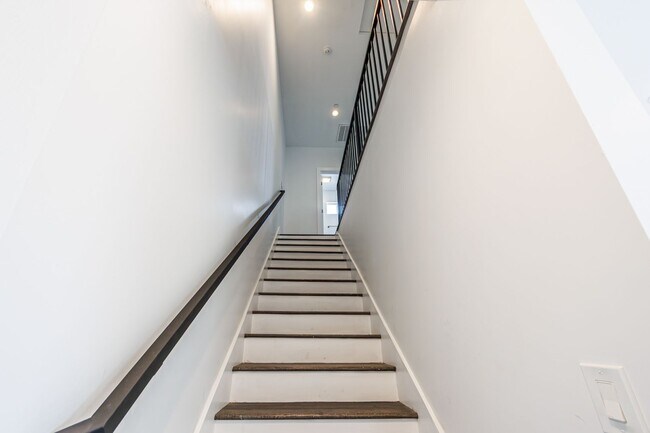 Building Photo - Spacious 4-Bedroom, 3-Bath Home – Modern Upgrades & Parking Included