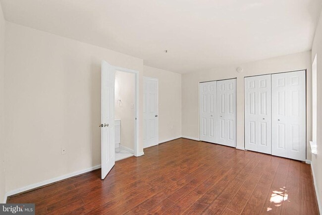 Building Photo - 1330 Hampshire Dr