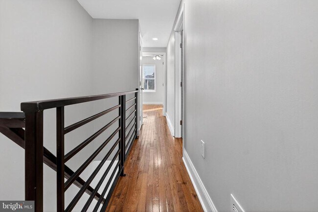 Building Photo - 2543 Nicholas St