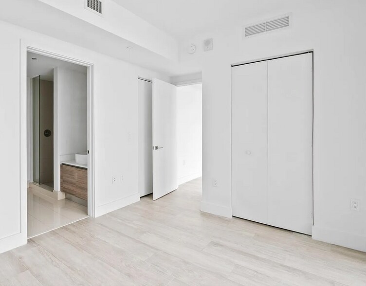 Building Photo - 121 NE 34th St