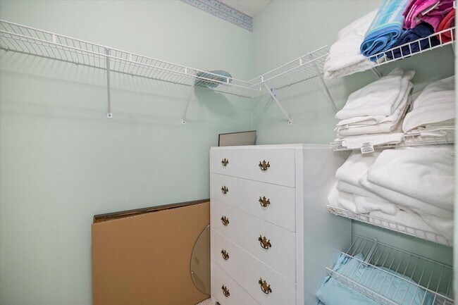 Building Photo - 880 Bird Bay Dr W