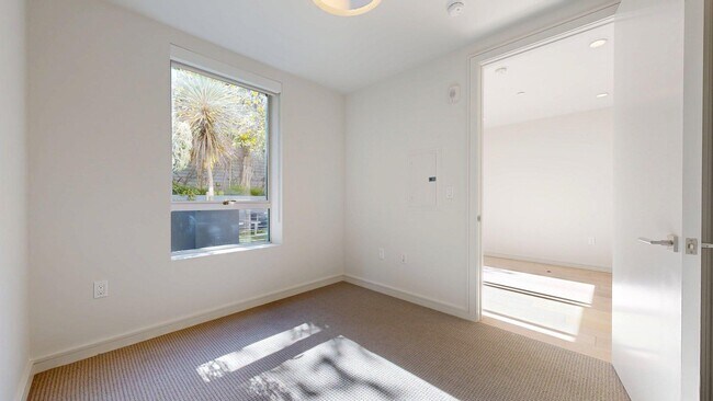 Building Photo - 606 Capp St