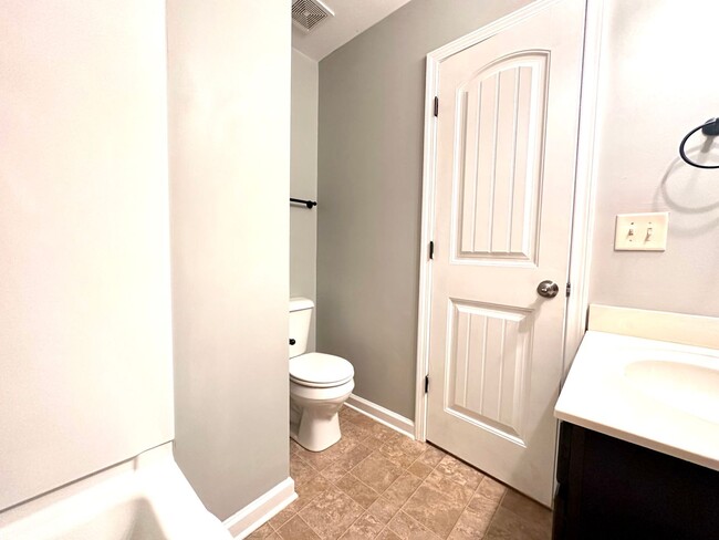 Building Photo - 1192 Meachem Dr