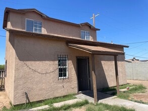 Building Photo - FREE RENT INTERESTED  3BR  1 BATH  SINGLE FAMILY HOME  BACK UNIT