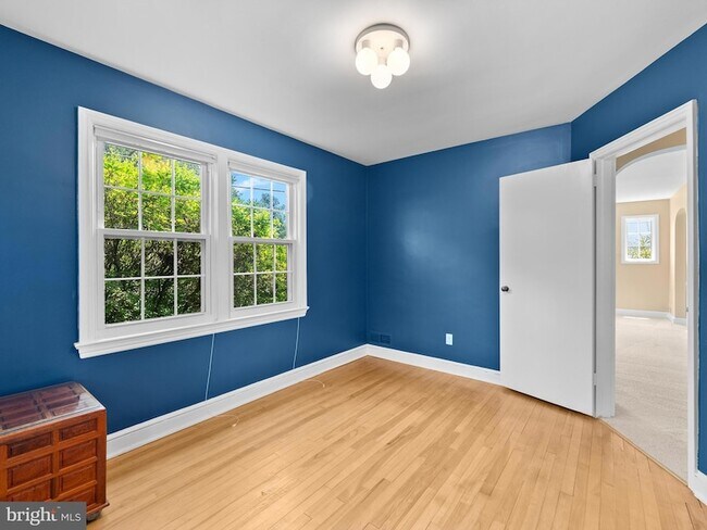 Building Photo - 404 S George Mason Dr