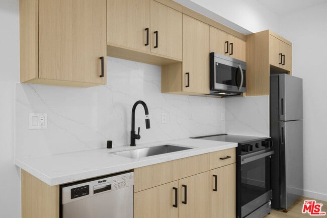 Building Photo - 10826 1/4 Hesby St