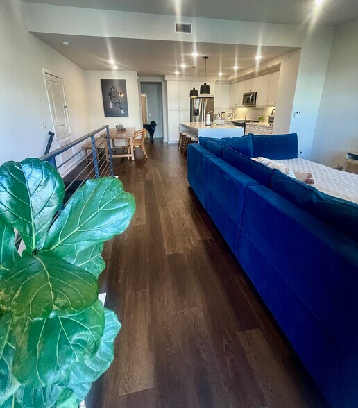 Building Photo - 2065 Bravo Loop