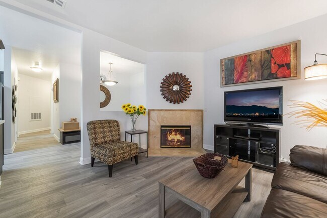 Building Photo - 3 Bedroom Furnished Condo in Spanish Palms