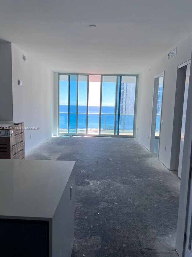 Building Photo - 17550 Collins Ave