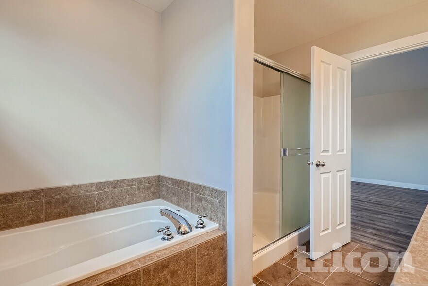 Building Photo - 7615 NE 60th Way