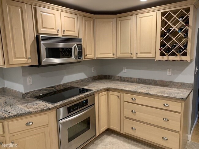 Building Photo - 1 br, 1 bath Condo - Lynden House