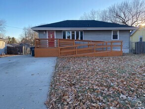 Building Photo - Spacious 3 Bedroom House with 2 Stall Garage