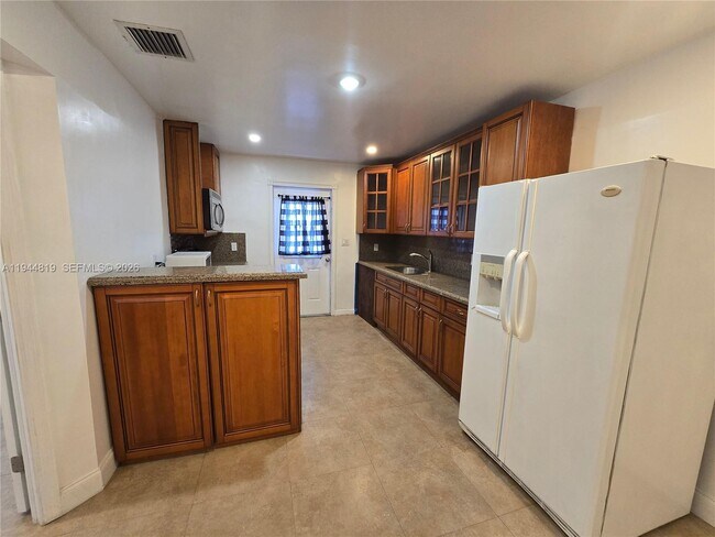 Building Photo - 2957 SW 36th Ct