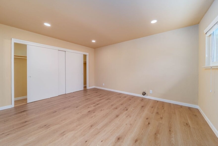 Building Photo - 877 Miller Ave