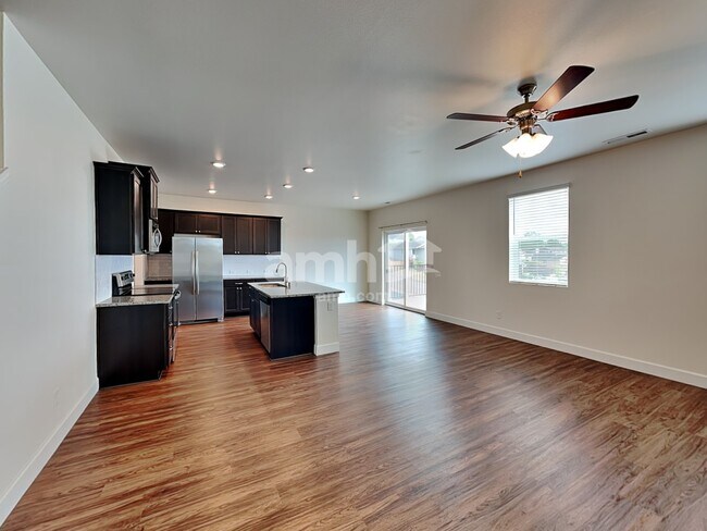 Building Photo - 6894 35th Pl NE