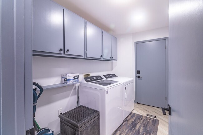 Building Photo - 22814 Verano Dr