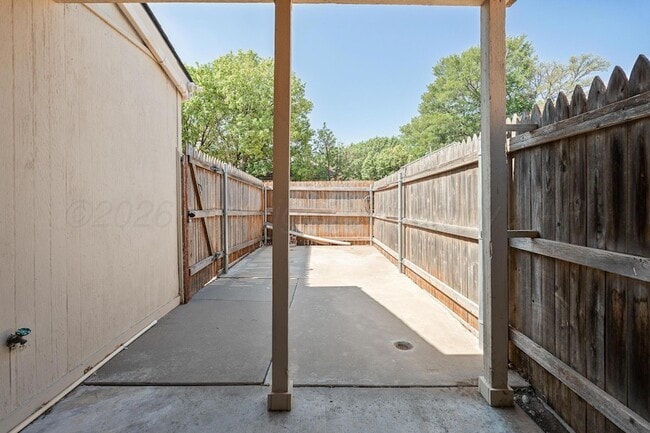 Building Photo - 3456 Gladstone Ln