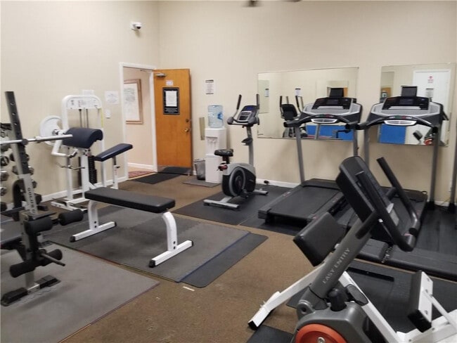 Building Photo - 430 Commodore Dr