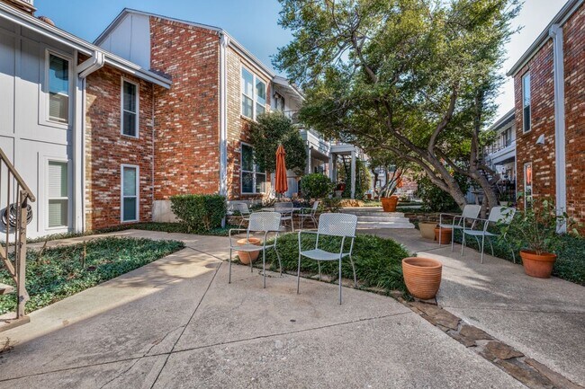 Building Photo - 4317 Hartford St