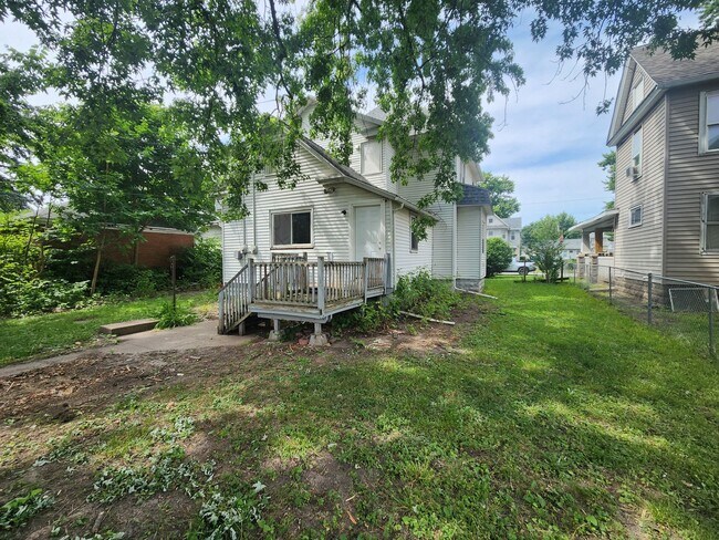 Building Photo - 4-Bedroom House
