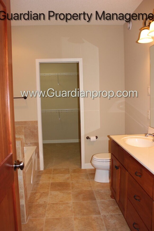 Building Photo - Gorgeous Brooklyn Park Single Family Home, 2 Car Garage, W/D, Office, Available Jan/Feb