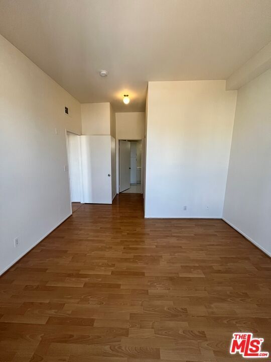 Building Photo - 533 S St Andrews Pl