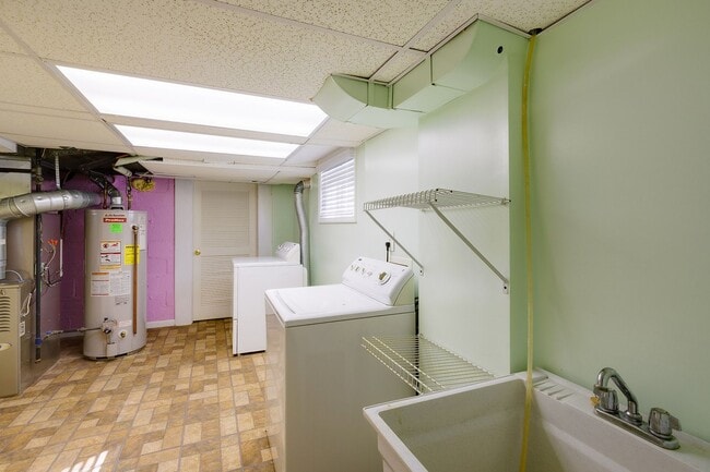 Building Photo - Charming 3BR/2BA Hyattsville Gem! Bonus Room & Sunroom — Move-In Ready!