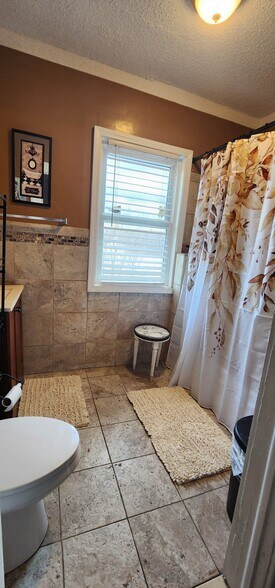 Building Photo - 8410 Brush St