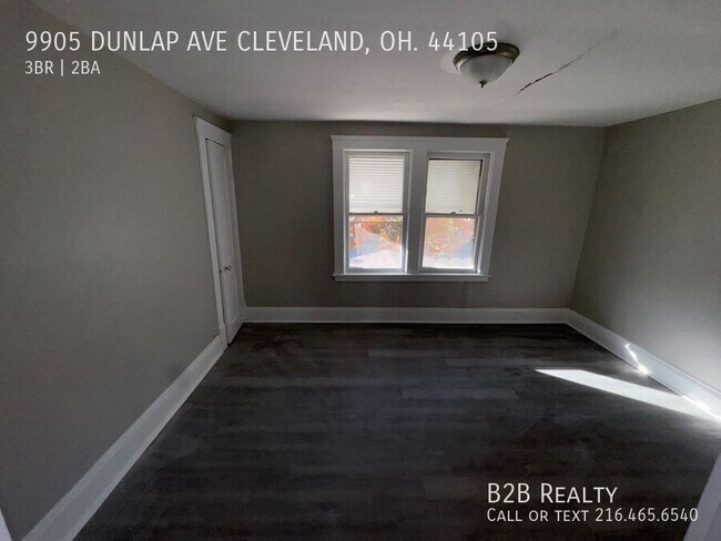 Building Photo - 9905 Dunlap Ave
