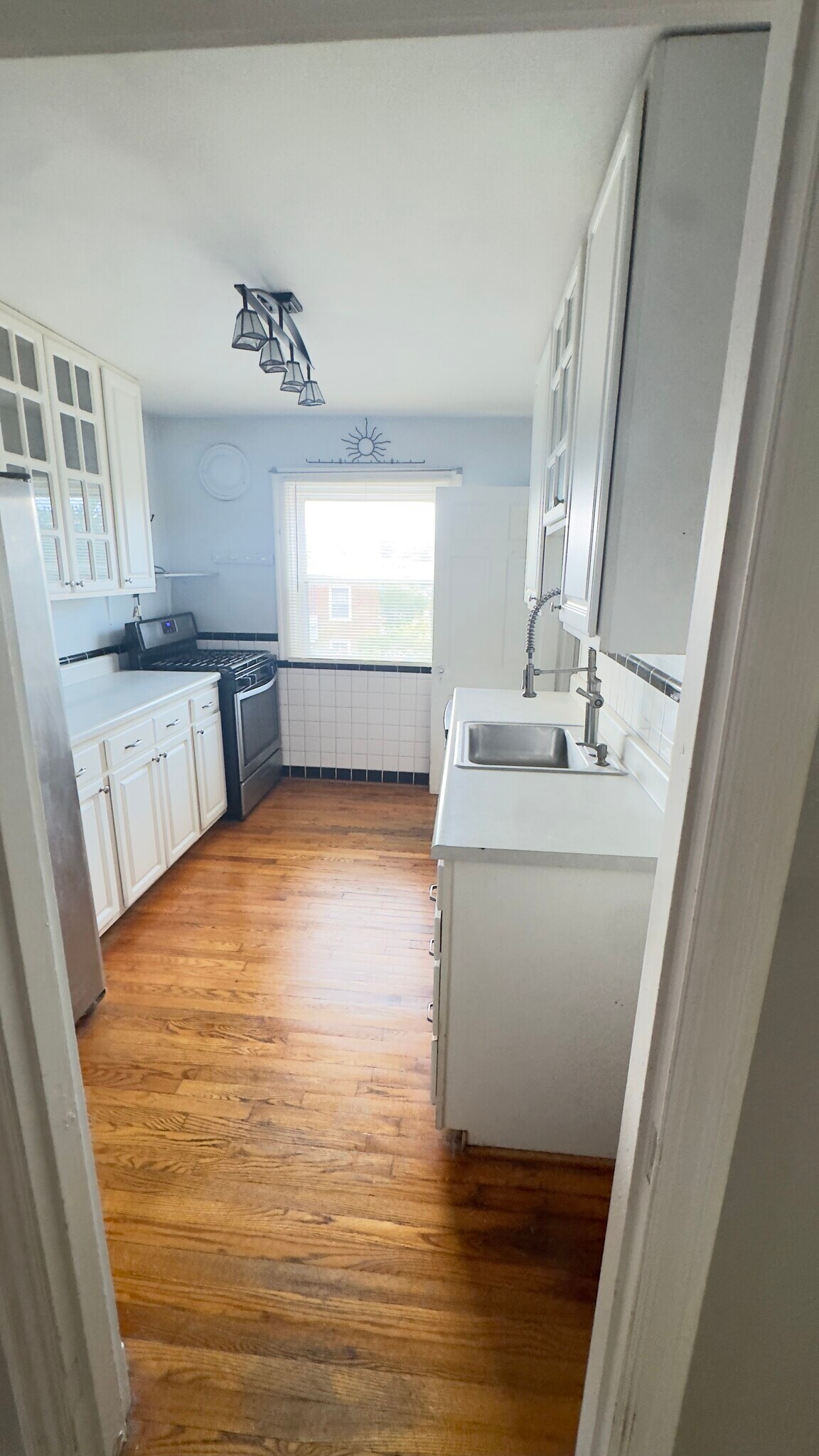 Kitchen - 9115 Rambler Dr