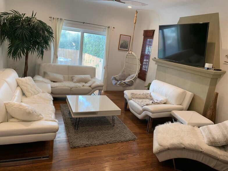 Building Photo - 1416 S Crest Dr