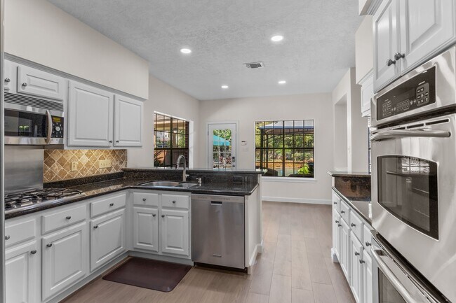 Building Photo - 35 Amber Sky Pl