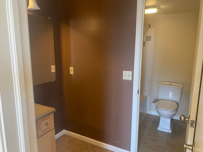 Building Photo - 2 Bedroom 2 Bathroom with Loft- Available ...