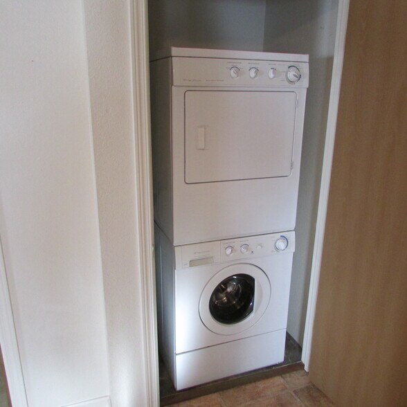 Washer and dryer - 2152 Frances St