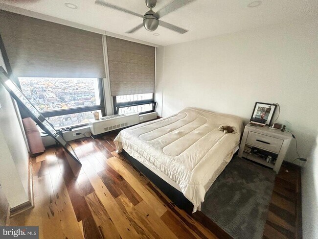 Building Photo - 200 Locust St