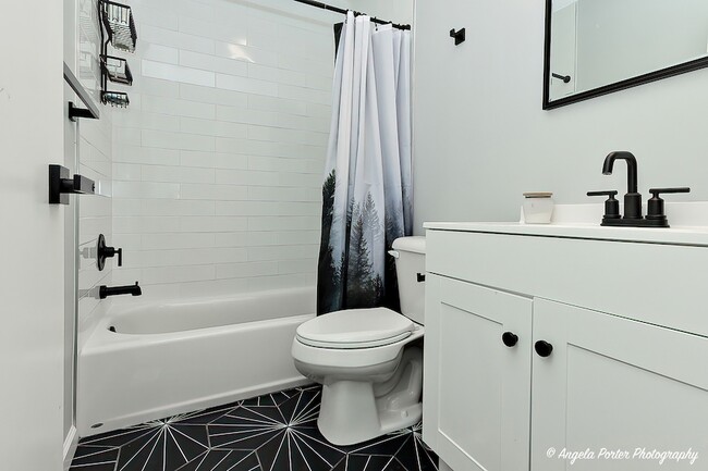 Building Photo - 638 Dordan Ct
