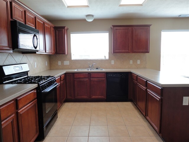 Building Photo - 18319 Fieldbluff Ln
