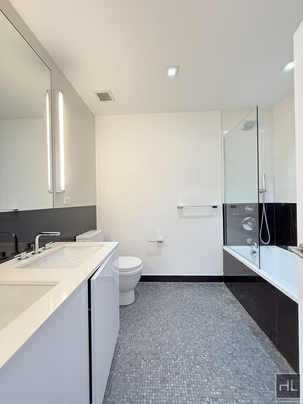 Building Photo - NO fee Sunny 1 bedroom 1 bathroom with was...