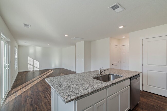 Building Photo - 7650 Belhaven Ln