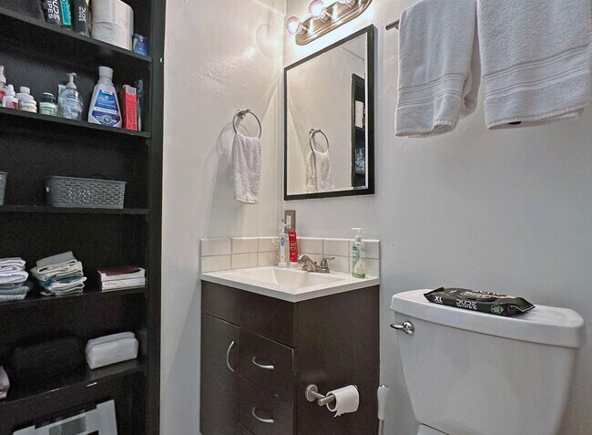 Building Photo - 525 NE 27th St